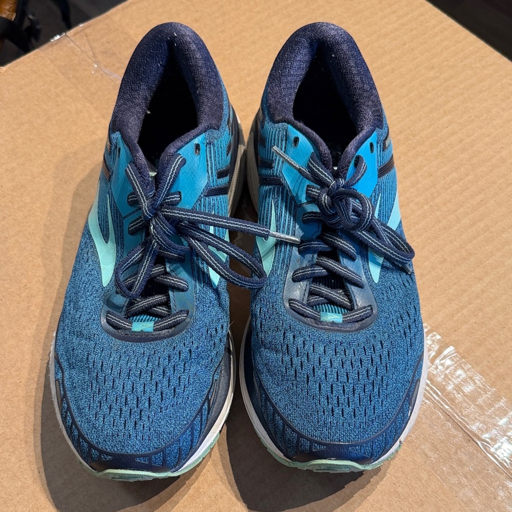 Brooks GTS running shoe size 9.5
